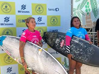 Silvana Lima e Juliana Santos se enfrentam na final da decisão feminina da etapa da WSL na Praia do Futuro, em Fortaleza (CE)