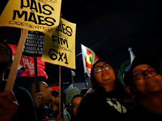  Trabalhadores e movimentos sociais fazem manifestação pelo fim da escala de trabalho 6 x 1 e pela taxação dos super-ricos, na Praça XV, Rio de Janeiro (RJ), em 10/07/2025