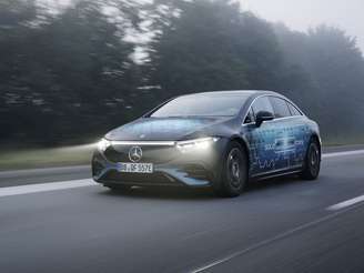 Mercedes EQS elétrico roda 1.200 km na Europa sem recarga