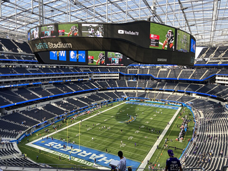 Sofi Stadium foi inaugurado em 2020 com custo aproximado de R$ 30 bilhões e tem capacidade para aproximadamente 70 mil espectadores 

