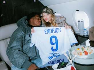 Endrick desembarca na França