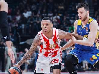 Yago, da seleção brasileira de basquete, em jogo da Euroliga