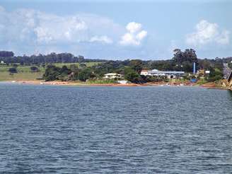 Com a fama de um dos melhores pontos de pesca do interior paulista, a represa abriga espécies muito procuradas, como tambaqui, tilápia, pintado, dourado e pacu – José Reynaldo da Fonseca/Wikimedia Commons