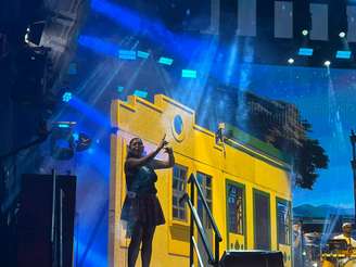 Janah PE trabalha como tradutora de libras no carnaval