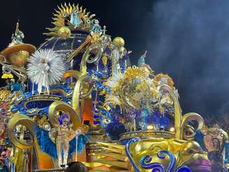 Rosas de Ouro apresentou o enredo 'Escrito nas Estrelas'.