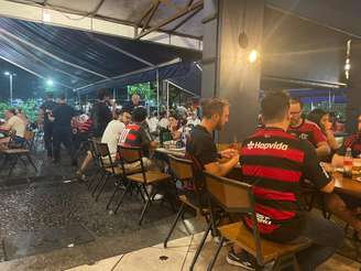 Torcedores do Flamengo acompanharam derrota em um bar