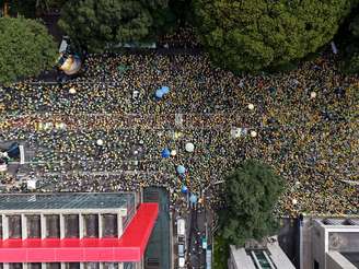 Imagem aérea feita durante o ato. Manifestantes e políticos de direita, participam do ato "Acorda Brasil".
