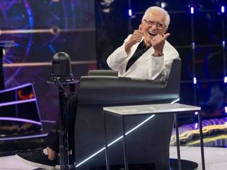 Carlos Alberto de Nóbrega recebe alta hospitalar nas vésperas do aniversário de 90 anos