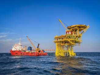 Preço do petróleo é pressionado após conflito no Oriente Médio