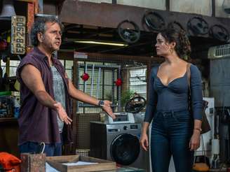 Joaquim abre o jogo com a filha e o policial Paulinho: ele revela o que sabe sobre o assassinato de Célio