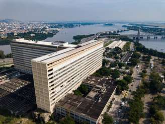 Campus da Universidade Federal do Rio de Janeiro (UFRJ) na Ilha do Governador; exigência da lista tríplice deixa de existir.