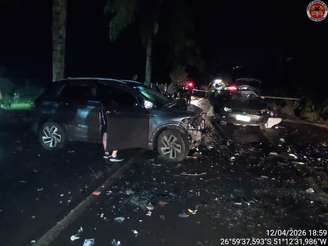 O acidente envolveu três veículos e deixou cinco mortos