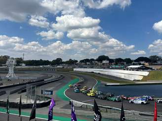 Primeira volta da corrida principal da Stock Car