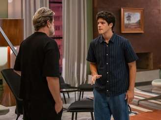 Raul confronta Ferette sobre sua paternidade Raul ( Paulo Mendes ) deixa claro para Ferette ( Murilo Benicio ) que não quer a herança dele. Arminda ( Grazi Massafera ) ouve e provoca Raul.