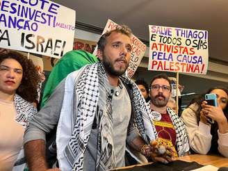 O ativista Thiago Ávila foi preso por militares de Israel em águas internacionais