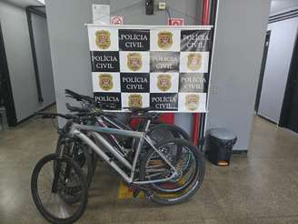 Foram apreendidos celulares, computadores e bicicletas em operação contra gangue das bikes.