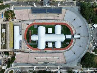 Imagem aérea captada por drone do Pacaembu, onde está sendo montada a estrutura para o São Paulo Innovation Week.