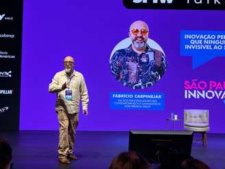 Fabrício Carpinejar conduziu o painel 'Inovação pelo Afeto: que ninguém seja invisível ao seu lado' no SPIW nesta quinta, 14.