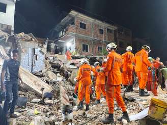 Prédio desaba em Salvador e deixa 3 mortos