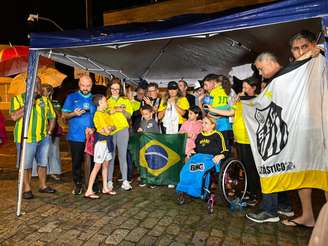 Festa na Rua Hercules Florence, no Morro da Santa Terezinha, em Santos, onde mora Neymar.