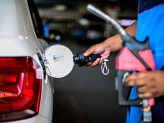 Preços de combustíveis tiveram queda de 1,47% em maio, segundo o IBGE