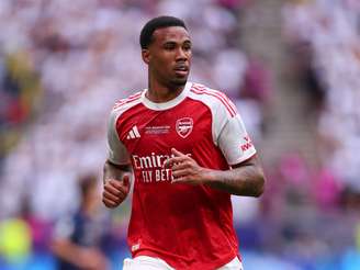 O zagueiro Gabriel Magalhães, do Arsenal.