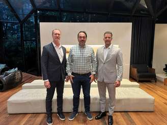 Jim Wilson, SVP, International Toll Programs, da Transcore (na esquerda); Sylvio Calixto, CEO do Grupo Pumatronix (no meio); Rodrigo DePaula, Vice Presidente, Operações, da Transcore (na direita) |