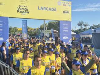 Largada da caminhada em Belém (Foto: Diogo Guerreiro / Festival Vamos Passear)