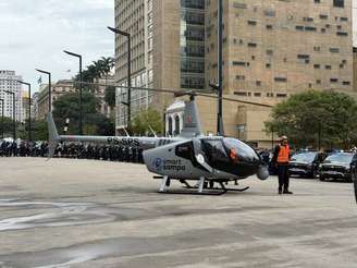 Prefeitura de São Paulo vai utilizar helicóptero e tecnologia do Smart Sampa para reconhecimento de placas de veículos.