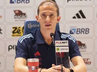 Filipe Luís em coletiva no Maracanã (Foto: Reprodução)