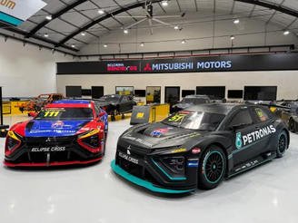 Carro de Rubinho Barrichello (à esquerda) e Átila Abreu (à direita)