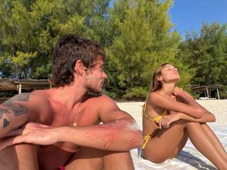 Sasha e João Lucas passam férias em ilha exclusiva