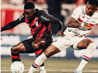 Athletico-PR vence o São Paulo de virada e escancara crise no adversário