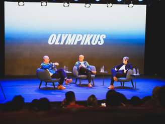 Vanderlei Cordeiro de Lima, Ricardo D’Angelo e a jornalista Roberta Palma, do Jornal Corrida, em evento realizado em São Paulo (Foto: Buena Onda)