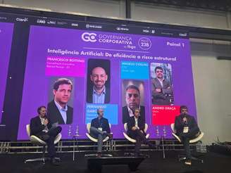 Painel teve participação de Angelo Coelho, da Light; Andrei Graça, da EY; Francesco Bottino (mediador); e Fernando Augusto Garcia Martins, da Petrobras