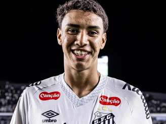 Gabriel Bontempo renovou até 2028 (Foto: Raul Baretta/ Santos FC)