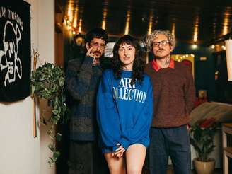 Duo triste lança “Secret Intentions” com clipe em plano-sequência sobre desencontros