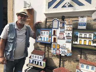 As miniaturas são construídas pelo artista plástico Edba, 60 anos, e vendidas no Centro Histórico de Paraty