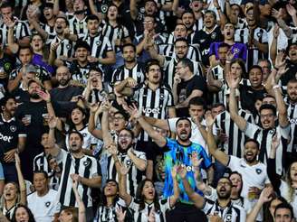 Torcida do Botafogo no Nilton Santos (Foto: Arthur Barreto/BFR)