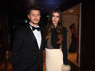 Klebber Toledo e Camila Queiroz 