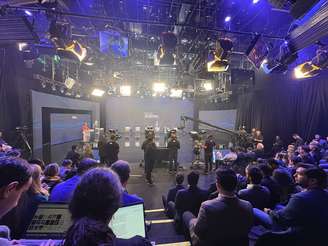 Visão do estúdio da Band do debate com os candidatos a presidência da República