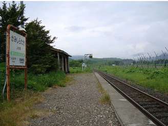 O trem que só parava para uma pessoa: a estação que o Japão se recusou a fechar por anos até que sua única passageira completasse uma missão