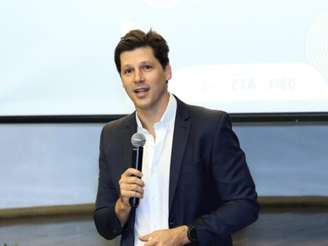 Daniel Vilela, governador de Goiás, lidera corrida pela reeleição em 2026.