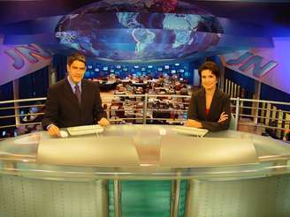 William Bonner e Fátima Bernardes à época em que estavam casados e apresentando o 'Jornal Nacional', da TV Globo, em 2002.
