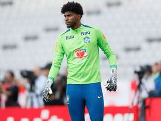 Hugo Souza pela Seleção Brasileira (Foto: Rafael Ribeiro/CBF)