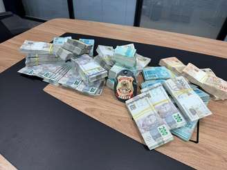 Dinheiro apreendido pela Polícia Federal na Operação Anticaspa