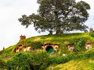 Hobbiton Capa