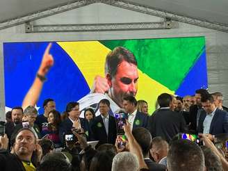 Lideranças se reuniram nesta terça-feira para oficializar apoio de 17 diretórios estaduais do MDB a Flávio Bolsonaro.