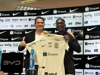 Clarence Seedorf foi apresentado como técnico do Corinthians
