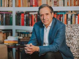 Marco Antonio Villa é considerado foragido pela Justiça de São Paulo